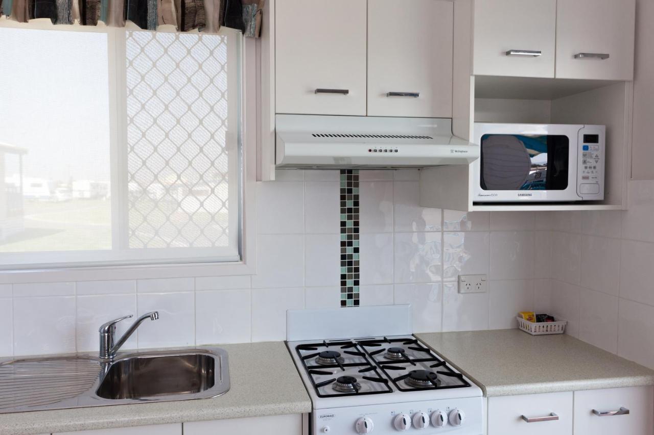 Corrimal Beach Tourist Park Wollongong Room photo